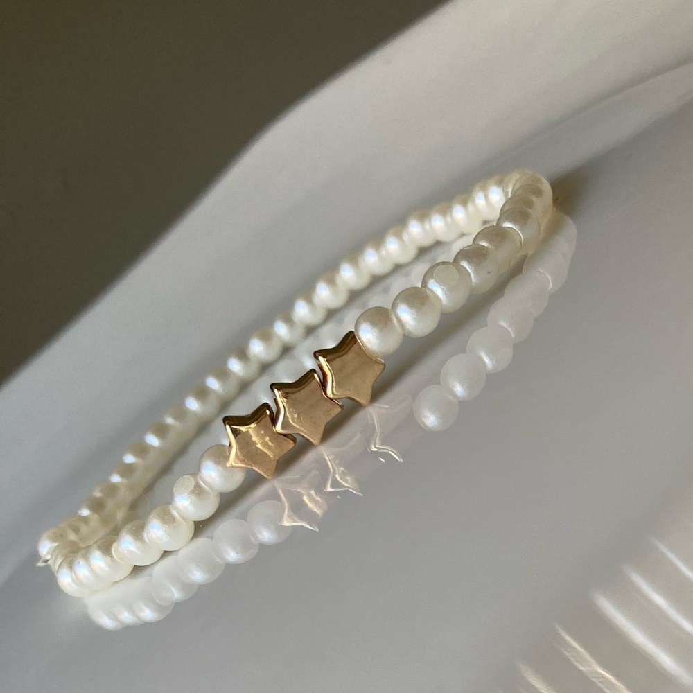 High Elegant Pearl Bracelet with Gold Star
